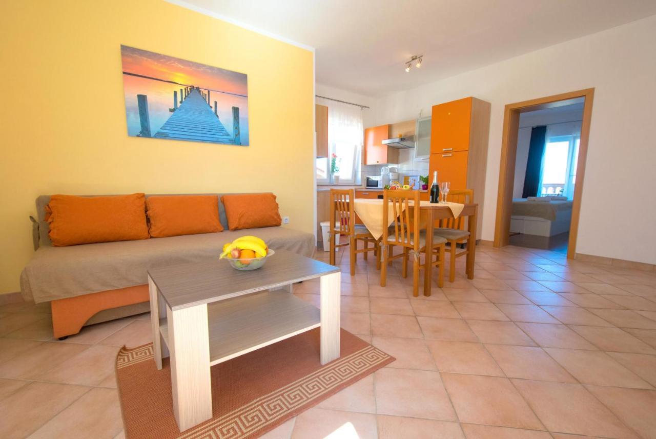 Apartments Mladenka Malinska Εξωτερικό φωτογραφία