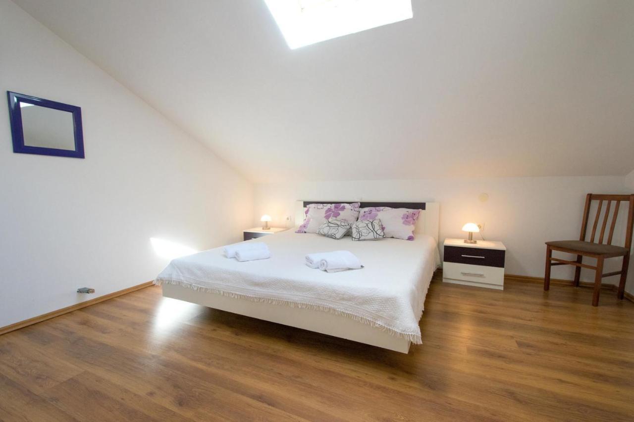 Apartments Mladenka Malinska Εξωτερικό φωτογραφία