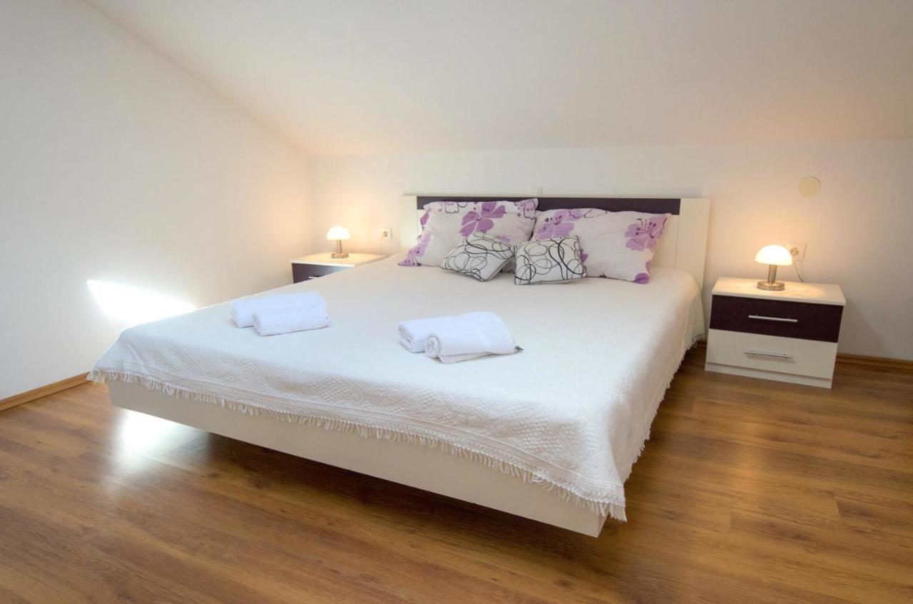 Apartments Mladenka Malinska Εξωτερικό φωτογραφία