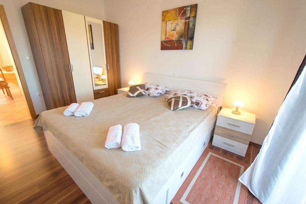 Apartments Mladenka Malinska Εξωτερικό φωτογραφία