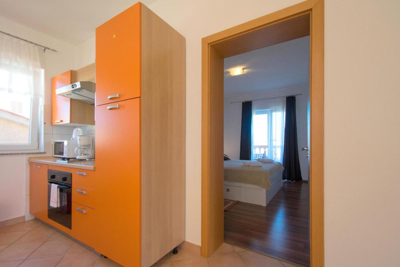 Apartments Mladenka Malinska Εξωτερικό φωτογραφία