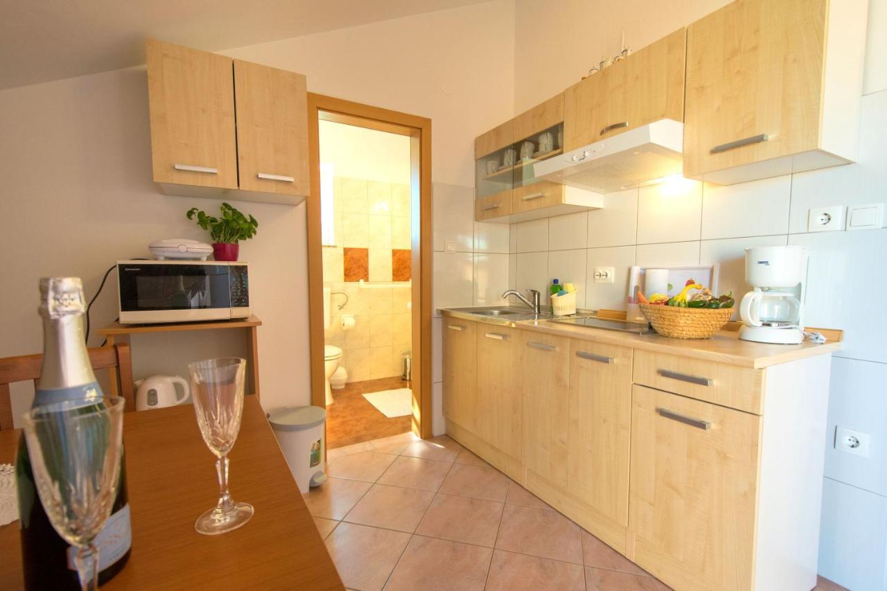 Apartments Mladenka Malinska Εξωτερικό φωτογραφία