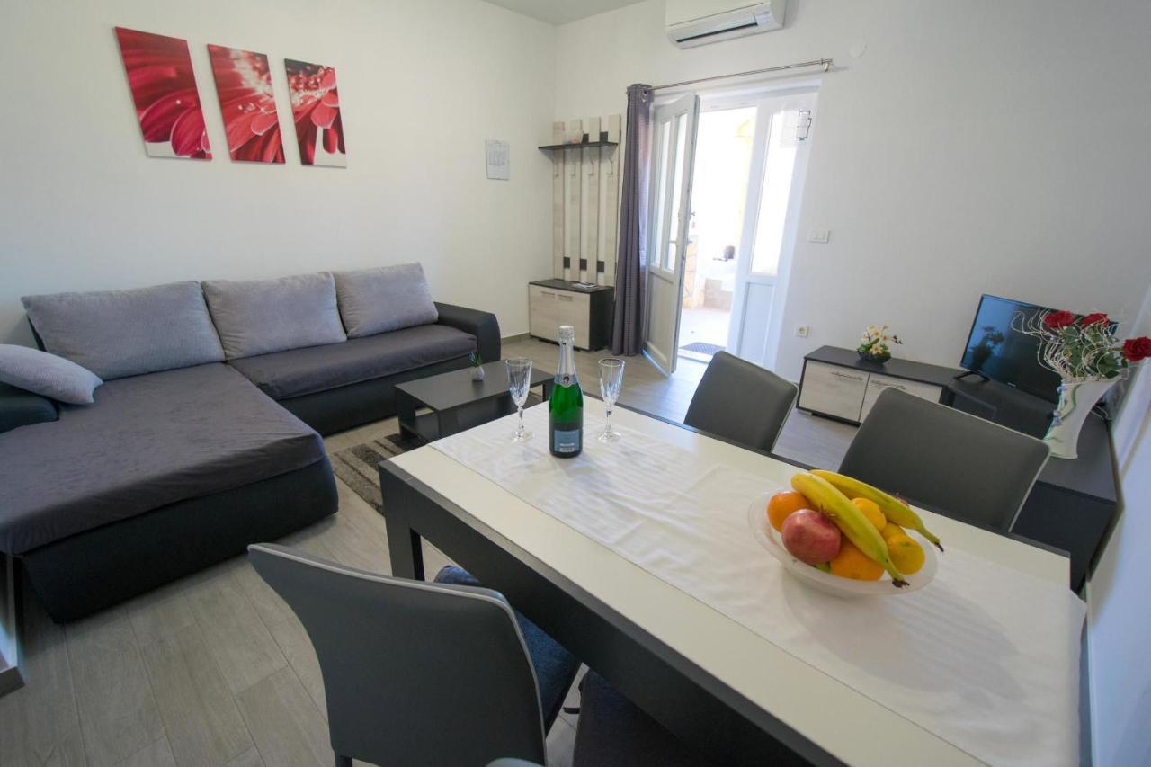 Apartments Mladenka Malinska Εξωτερικό φωτογραφία