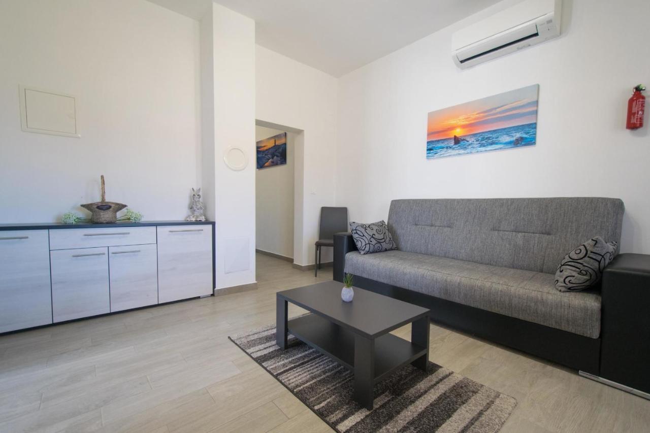 Apartments Mladenka Malinska Εξωτερικό φωτογραφία