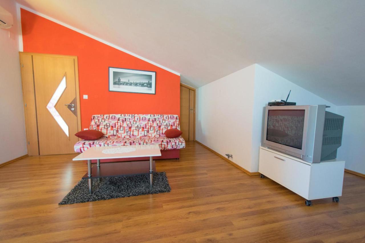 Apartments Mladenka Malinska Εξωτερικό φωτογραφία