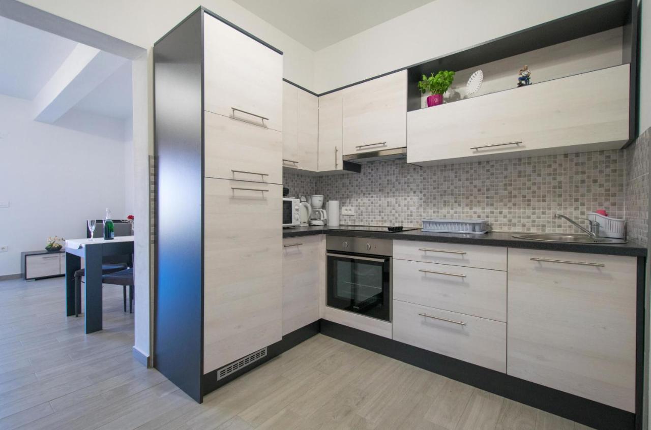 Apartments Mladenka Malinska Εξωτερικό φωτογραφία