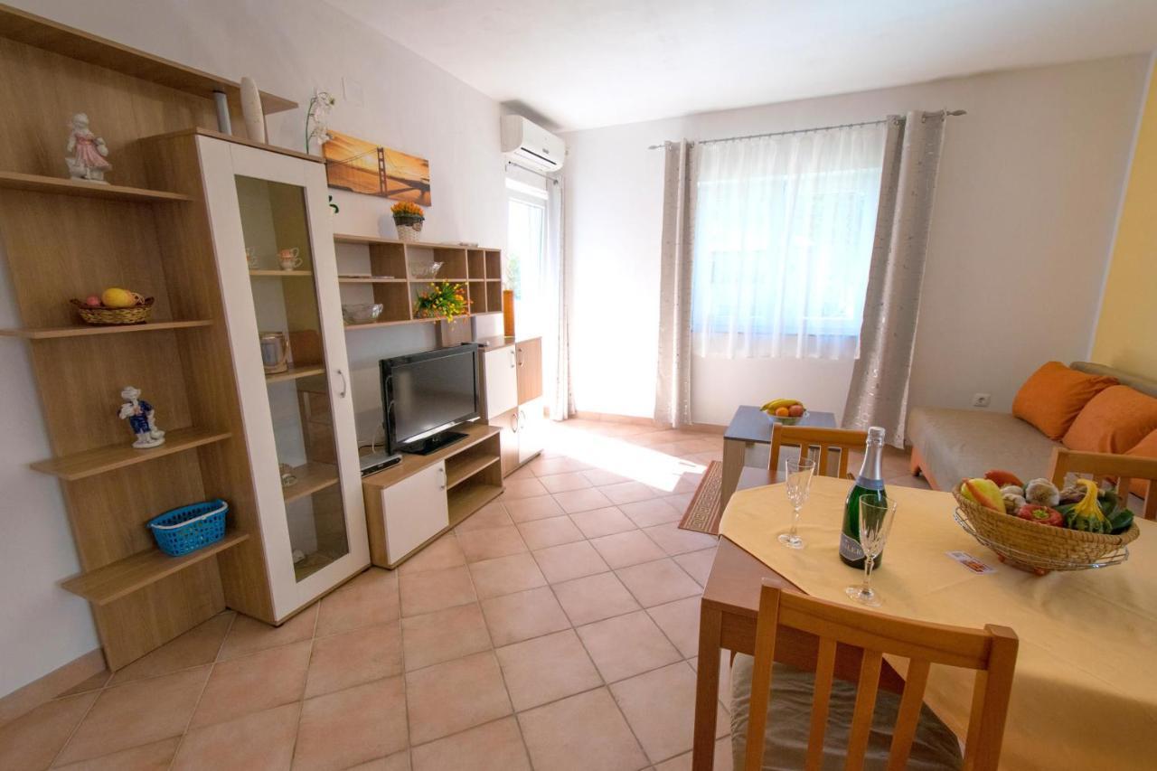 Apartments Mladenka Malinska Εξωτερικό φωτογραφία