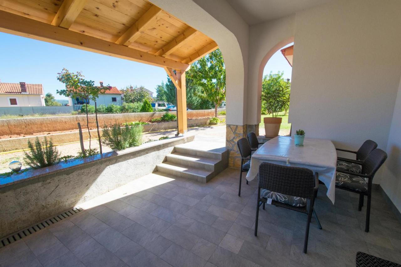 Apartments Mladenka Malinska Εξωτερικό φωτογραφία