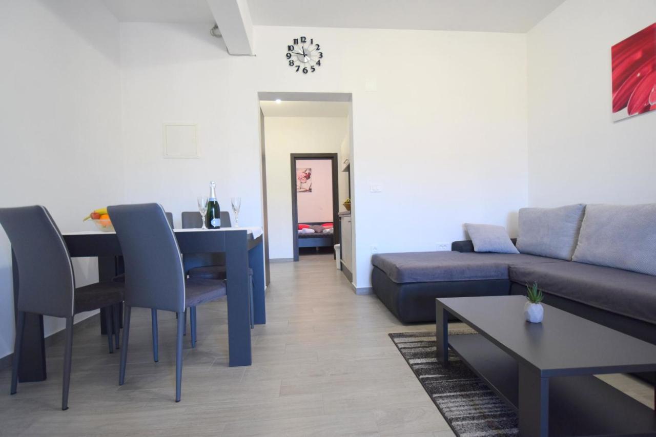 Apartments Mladenka Malinska Εξωτερικό φωτογραφία