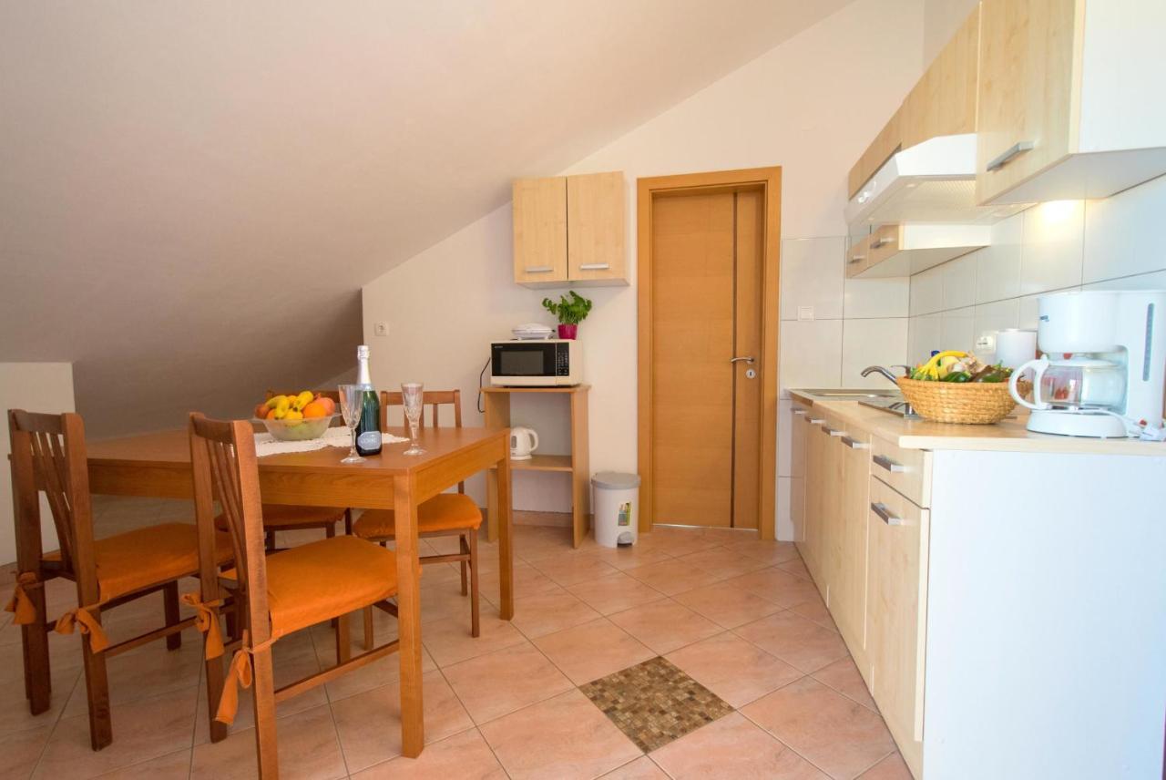 Apartments Mladenka Malinska Εξωτερικό φωτογραφία