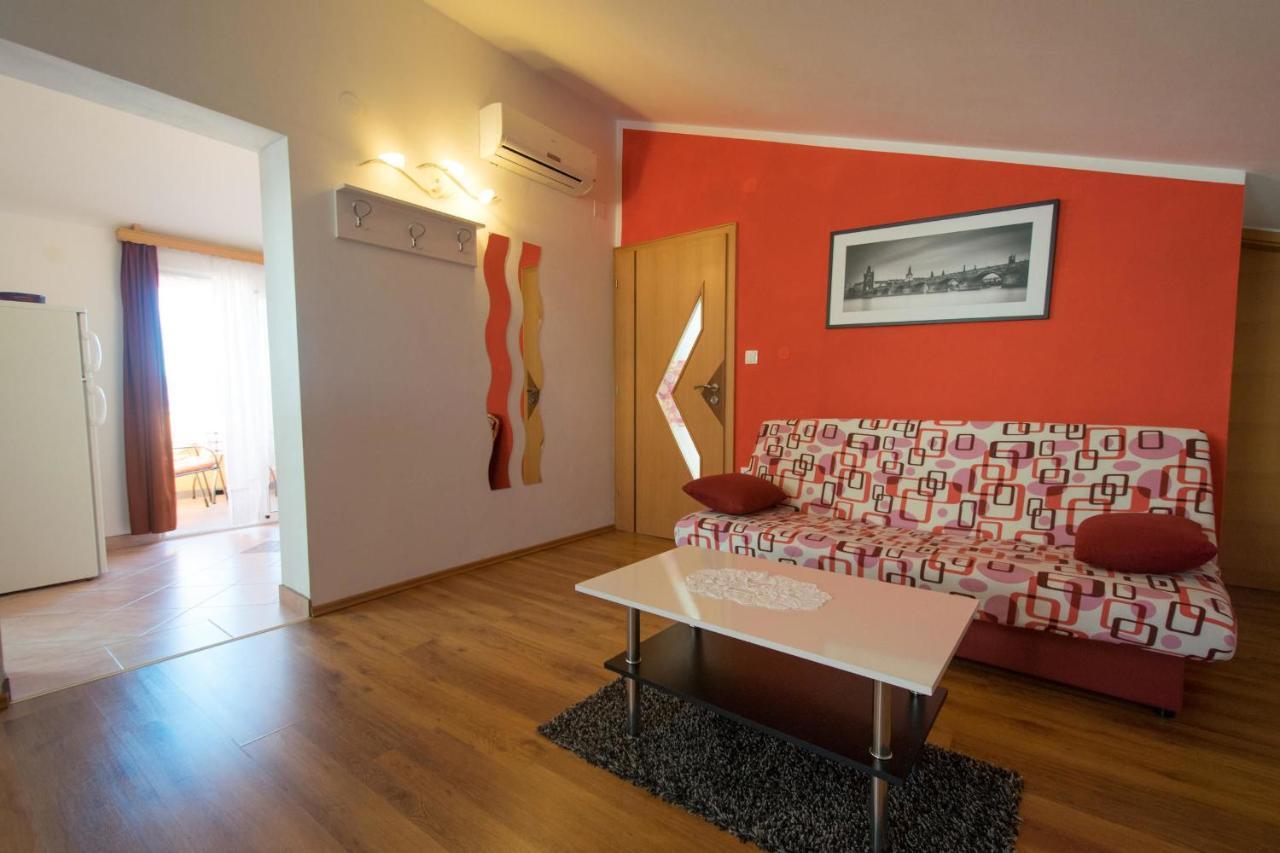 Apartments Mladenka Malinska Εξωτερικό φωτογραφία