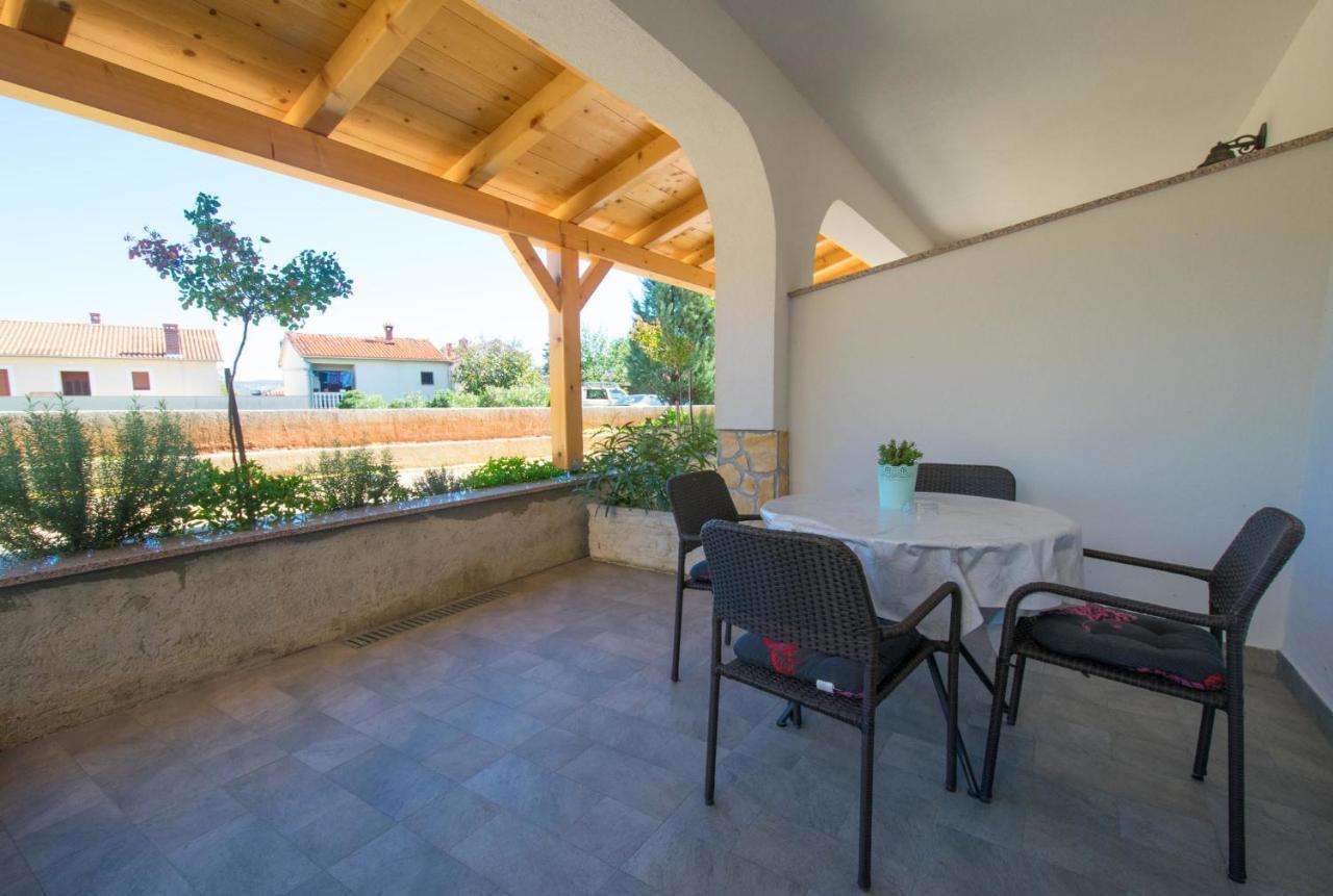 Apartments Mladenka Malinska Εξωτερικό φωτογραφία